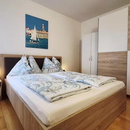 Krk Peter Lindpointner * קרק